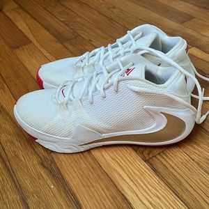 Nike basketball, Zoom Freak 1, men’s sz 9.5; women’s 11